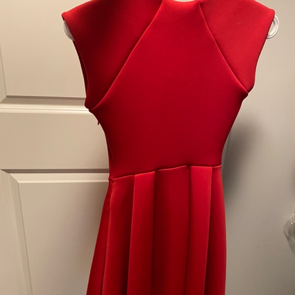 Guess Neoprene Deep V neck line dress - Picture 2 of 5